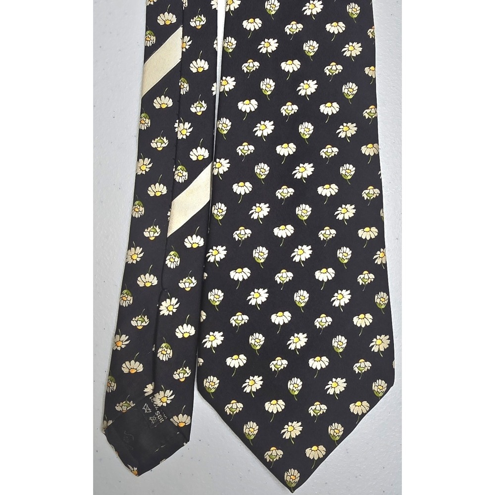 SALVATORE FERRAGAMO Black Daisy Tie Floral 3 1/2"W 60"L -1243